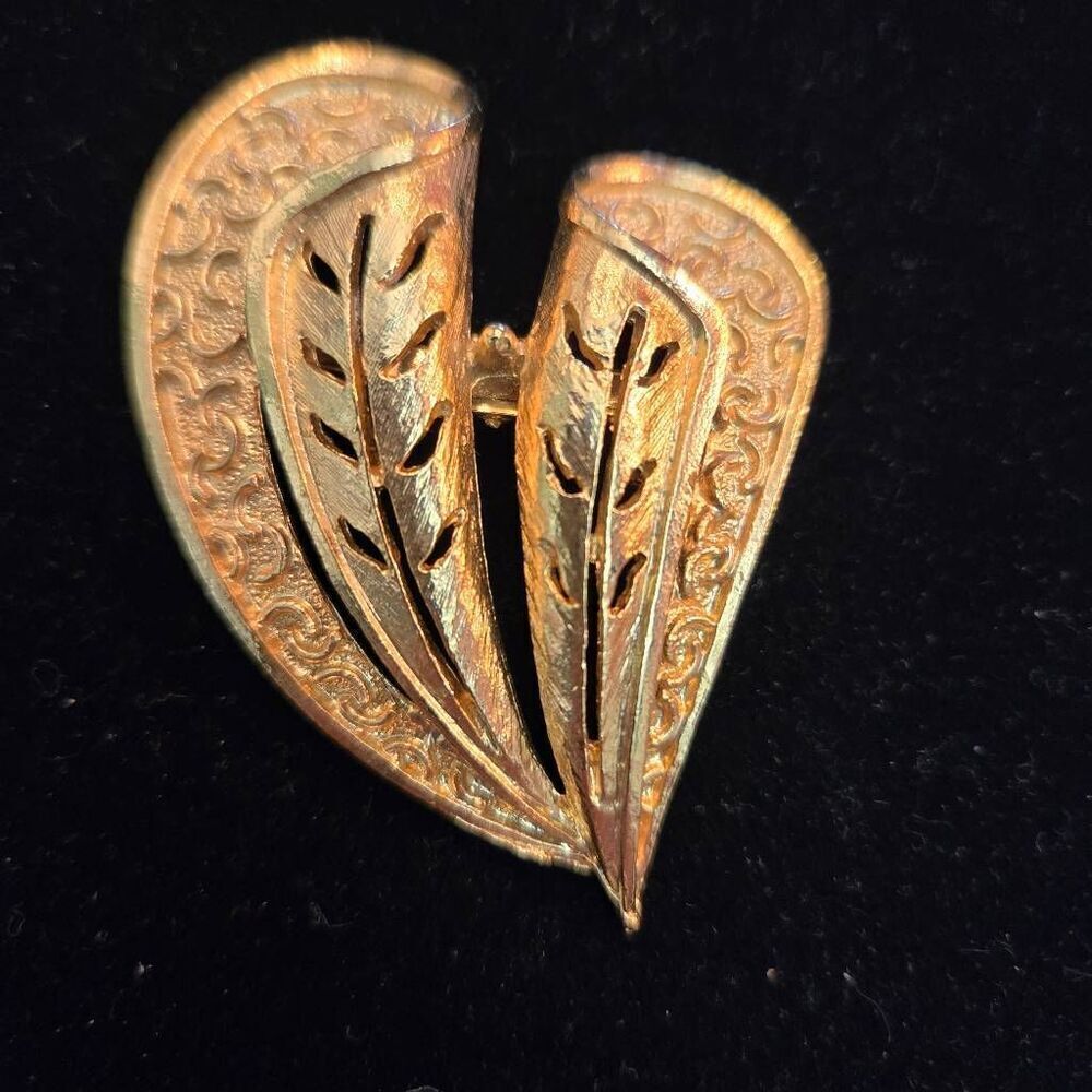 Vintage Gold Tone Heart Brooch Pin